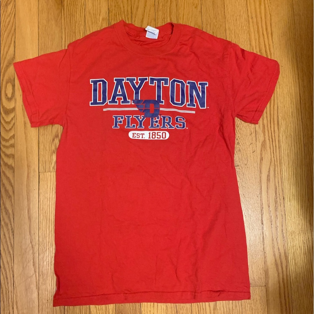 Sz S University of Dayton Flyers T-shirt. EUC